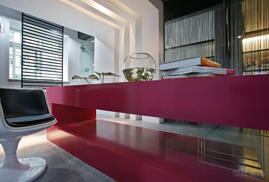 南山科技園現(xiàn)代辦公室裝修_吧臺(tái)