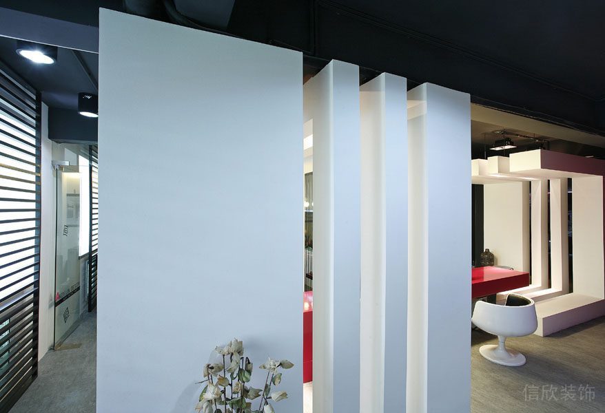 南山科技園現(xiàn)代辦公室裝修_門洞造型1