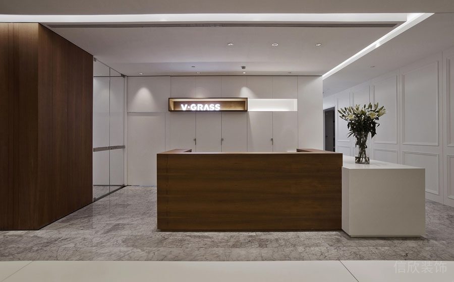 辦公室裝修柚木飾面前臺(tái)