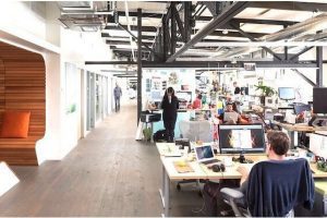 工業(yè)風金屬辦公室過道設(shè)計木質(zhì)