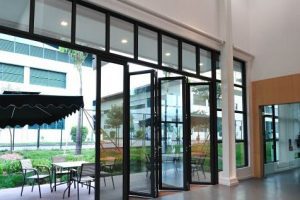 可推拉式屏風(fēng)落地窗設(shè)計(jì)