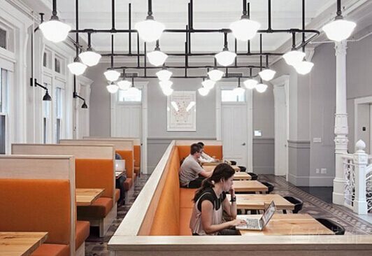 就餐區(qū)懸吊式吊燈設(shè)計