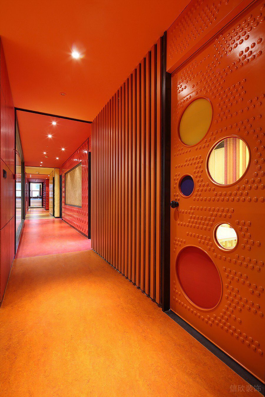 橙色過(guò)道機(jī)構(gòu)裝修條紋裝修效果圖