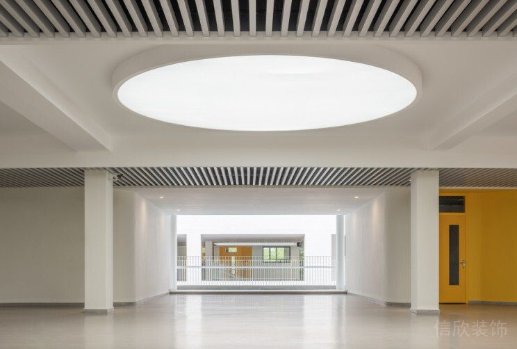 條紋鏤空天花設(shè)計(jì)吸頂燈簡約過道