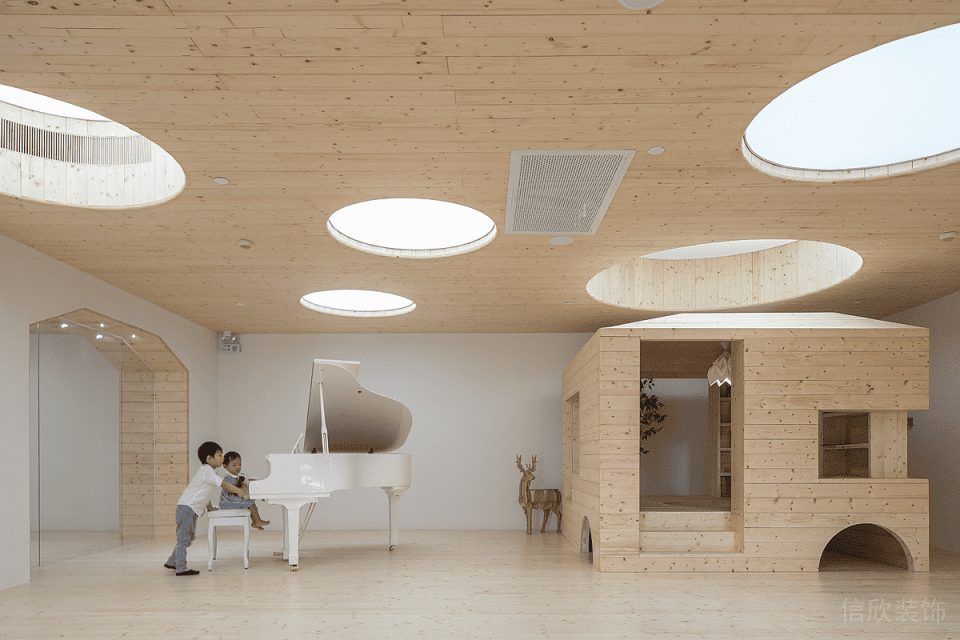 原木風鋼琴音樂教室木屋娛樂區(qū)域多功能教室裝修圖