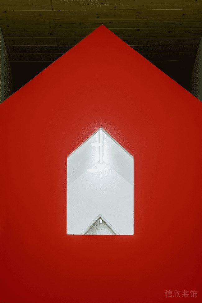 紅色木屋設(shè)計(jì)過(guò)道裝修