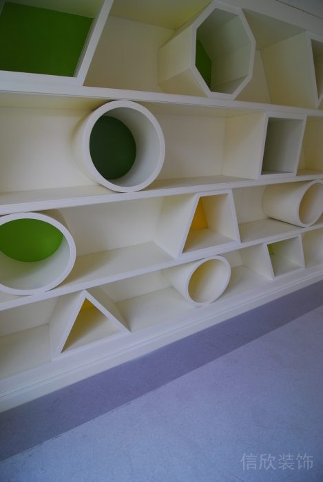 創(chuàng)意幾何造型墻體收納柜設(shè)計(jì)舞蹈音樂(lè)培訓(xùn)少兒?jiǎn)⒚伤囆g(shù)中心機(jī)構(gòu)效果
