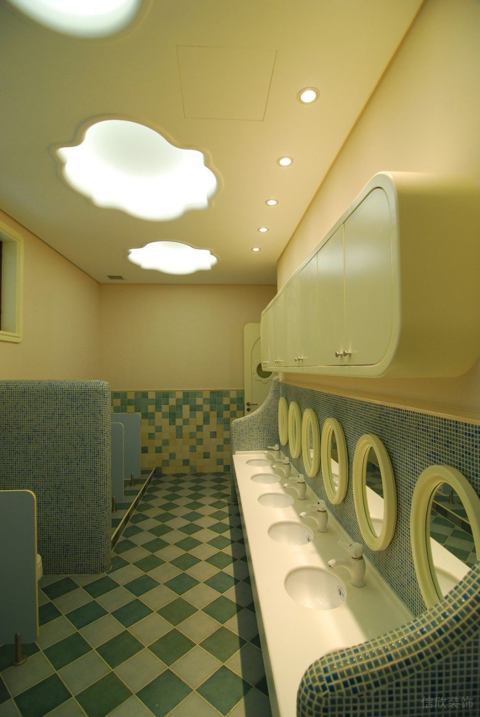 童趣菱形瓷磚創(chuàng)意衛(wèi)生間裝修舞蹈音樂培訓(xùn)少兒啟蒙藝術(shù)中心機構(gòu)裝修設(shè)計