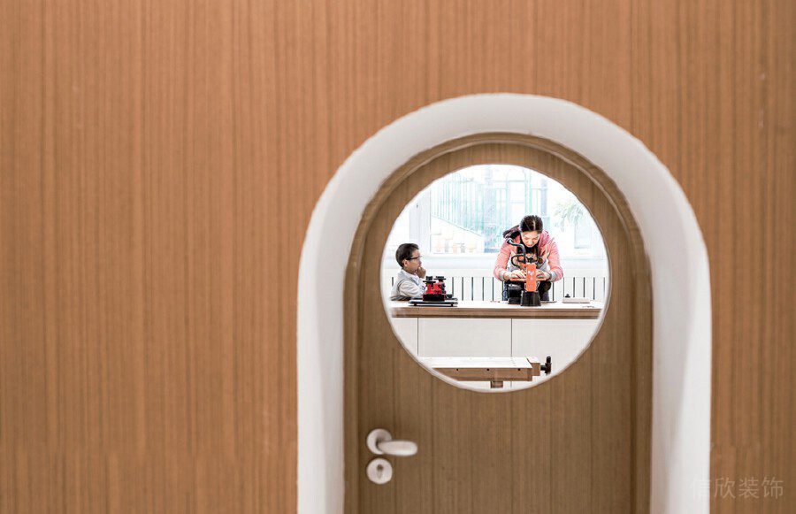 玻璃通透鏤空門窗效果兒童培訓藝術(shù)中心機構(gòu)裝修