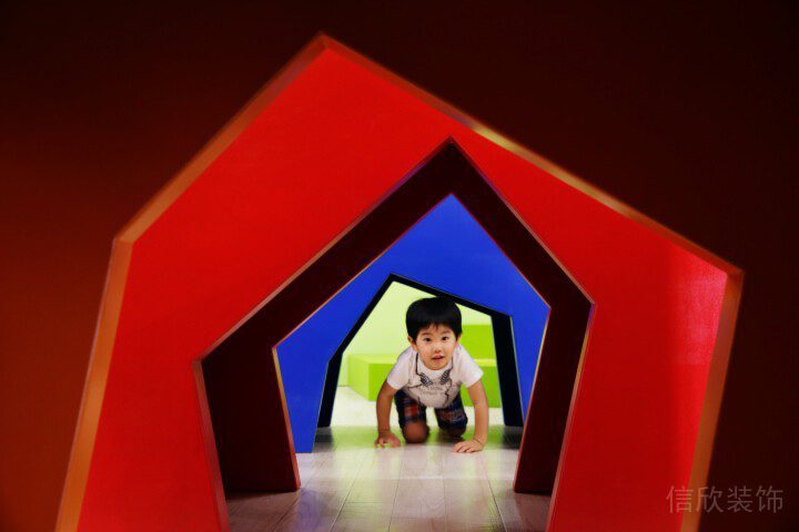 爬行區(qū)域幾何創(chuàng)意過(guò)道兒童培訓(xùn)藝術(shù)中心機(jī)構(gòu)