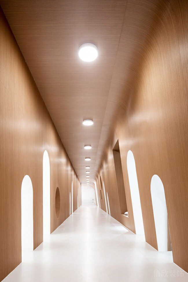 原木風(fēng)過(guò)道裝修拱形