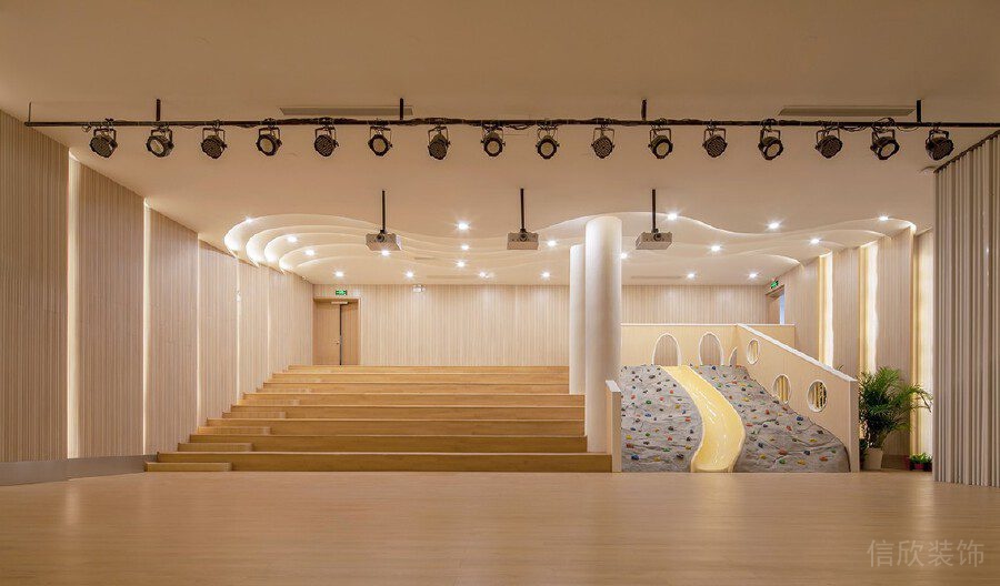 階梯式原木座椅設(shè)計(jì)表演廳裝修