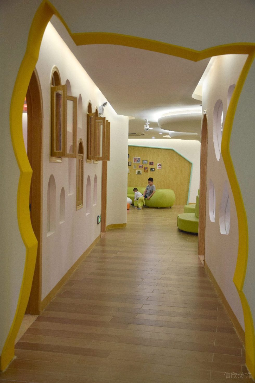 動(dòng)畫動(dòng)物形門面走廊過(guò)道裝修