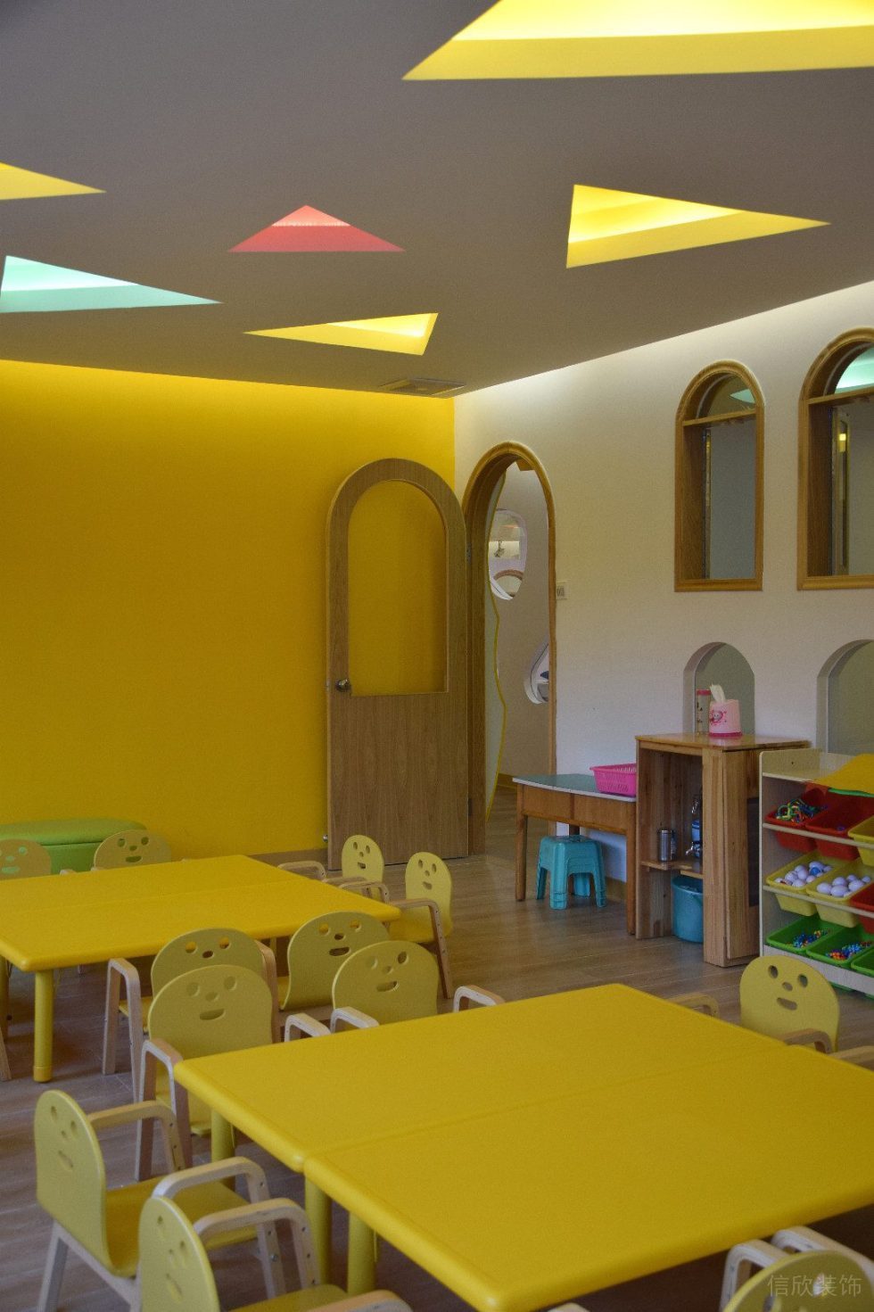 少兒教室木質(zhì)機(jī)構(gòu)裝修設(shè)計(jì)
