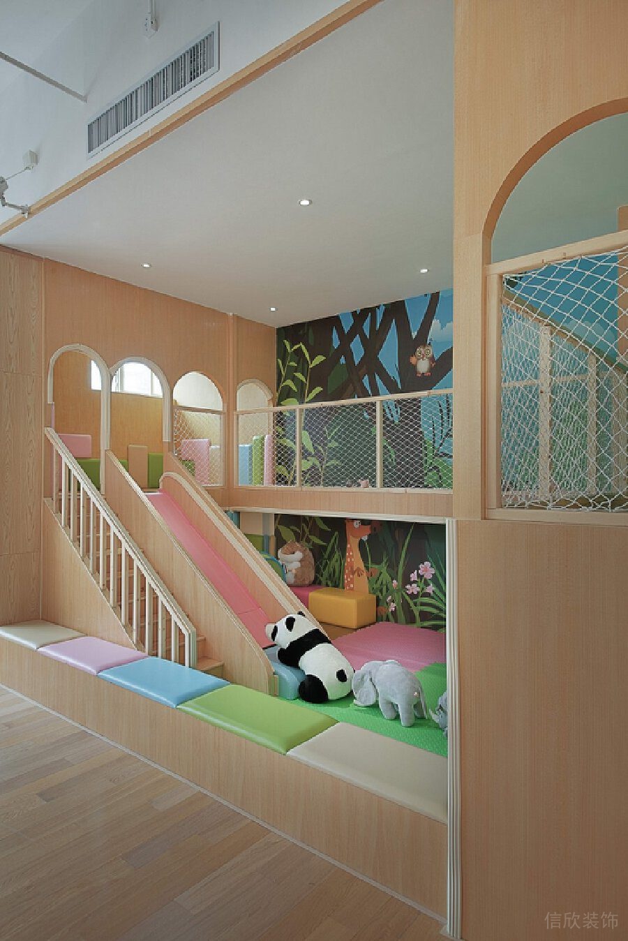 簡約原木風(fēng)滑梯設(shè)計幼兒園裝修效果圖軟包皮革創(chuàng)意設(shè)計圖
