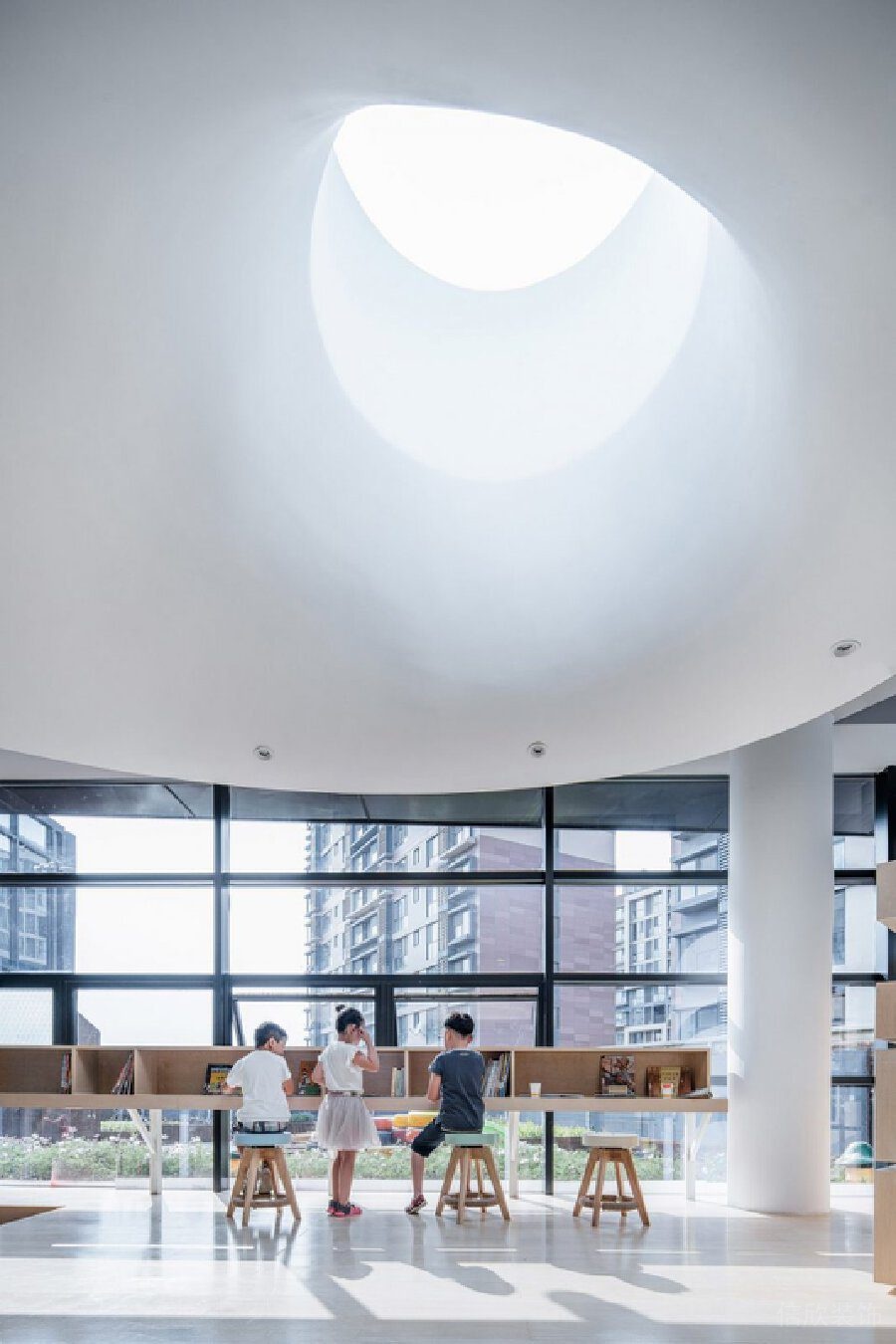 落地式玻璃兒童閱讀區(qū)設(shè)計