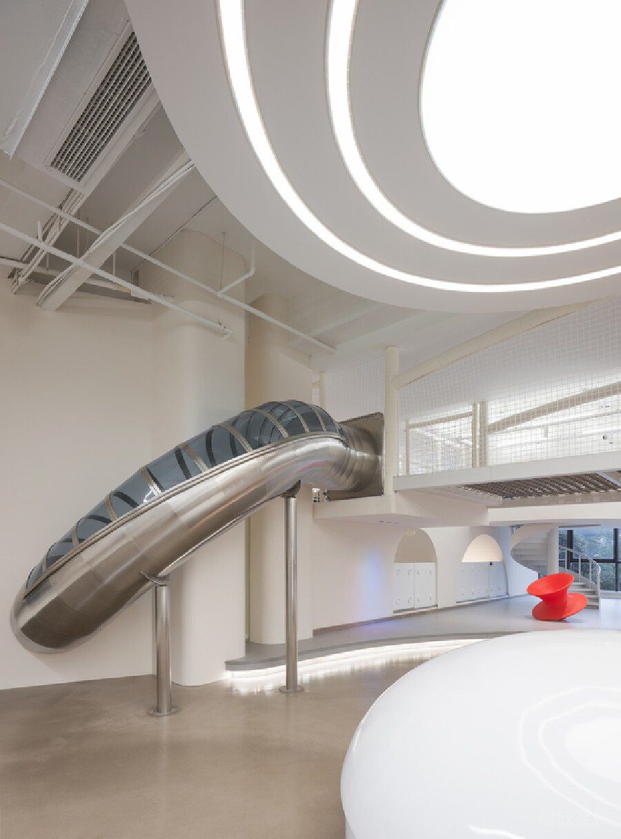 多條環(huán)形燈帶天花板吊燈休息區(qū)設(shè)計