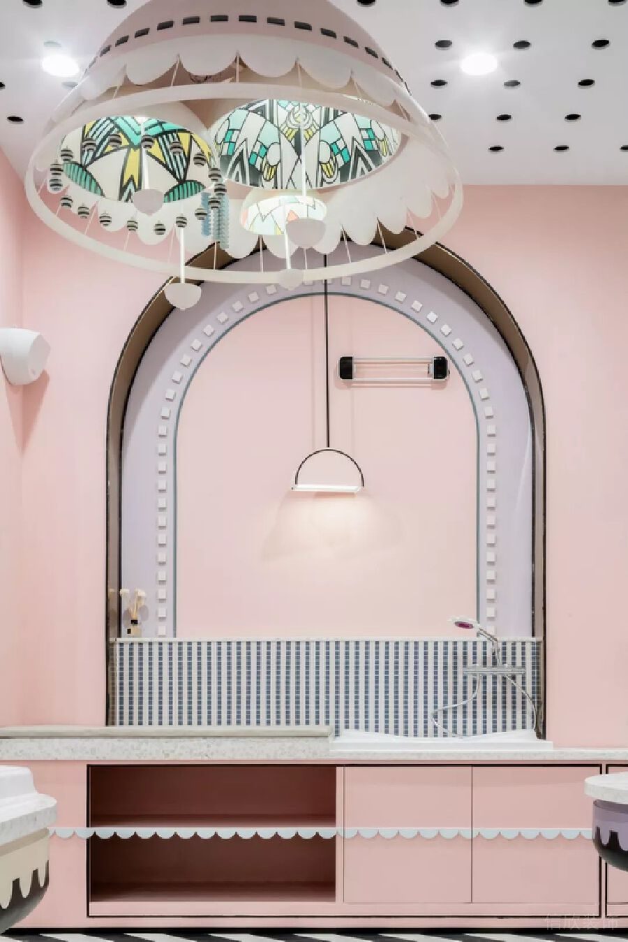 藝術(shù)現(xiàn)代風(fēng)格機構(gòu)粉色長桌