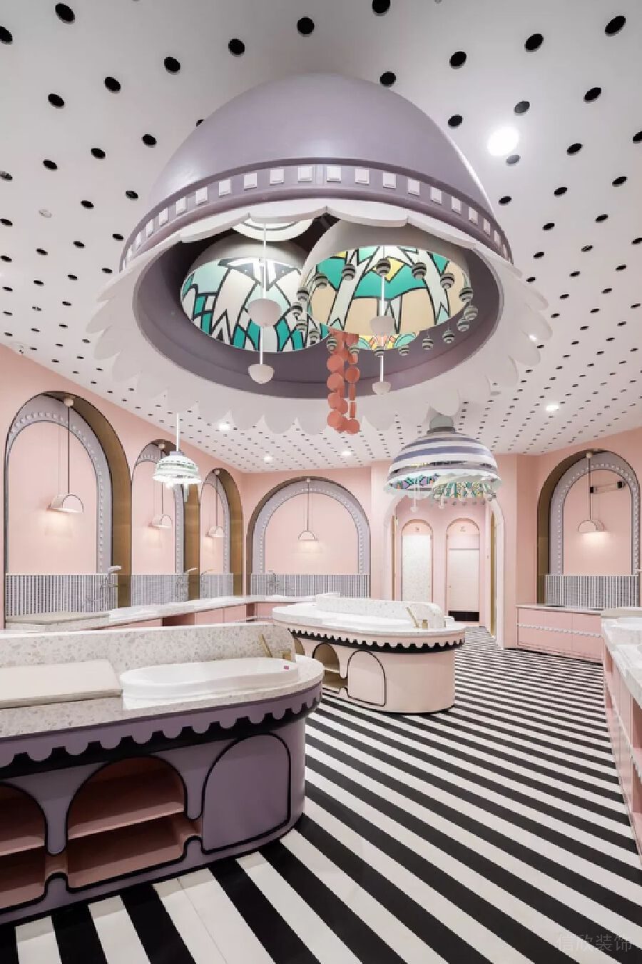 波點(diǎn)創(chuàng)意天花嬰幼兒游泳護(hù)理區(qū)域