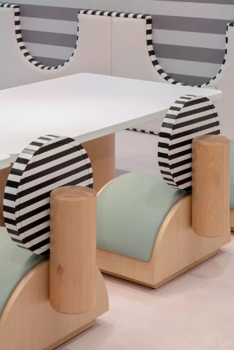 黑白色調(diào)弧形休息區(qū)木質(zhì)效果圖健身房創(chuàng)意效果圖