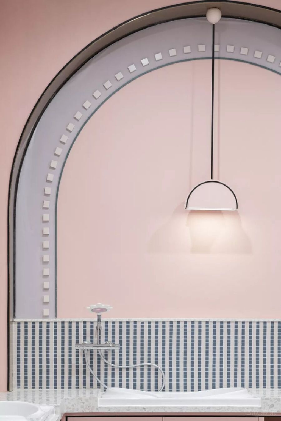 墻體弧形洗浴裝修機構(gòu)效果圖粉色