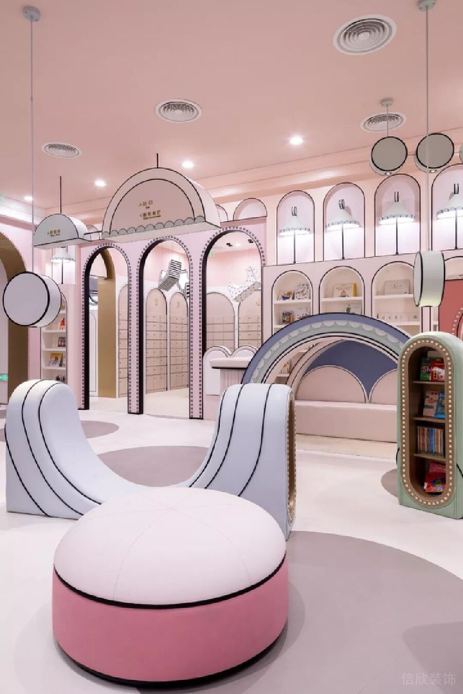 粉色娛樂休息區(qū)閱讀室機構
