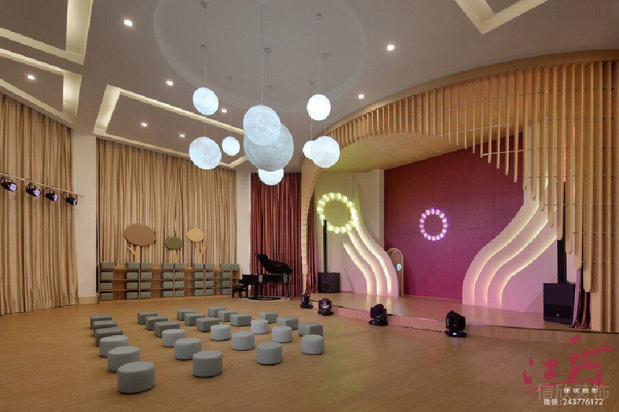 原木風(fēng)演講臺機構(gòu)裝修設(shè)計圖