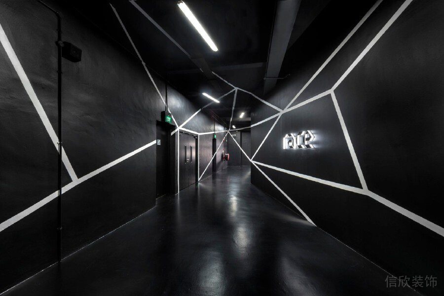 黑色直線式led燈飾裝修設(shè)計(jì)辦公室