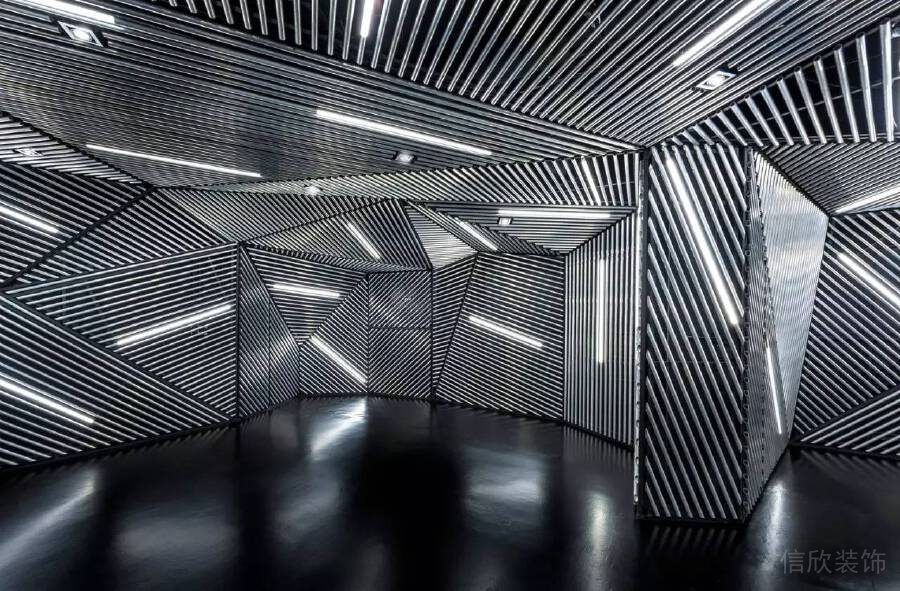 幾何創(chuàng)意燈飾直線式設計開放式休息區(qū)