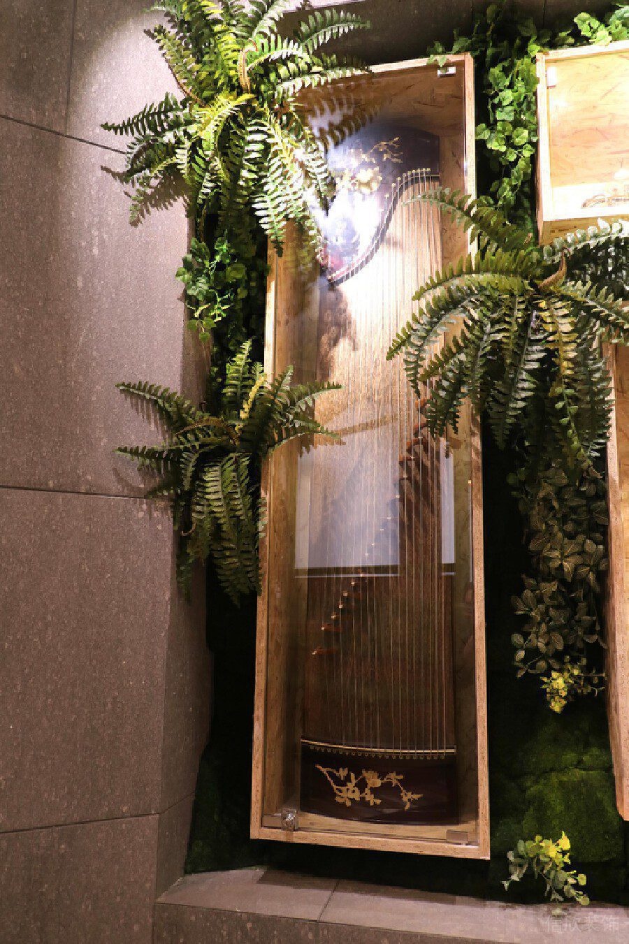 中國(guó)風(fēng)古琴產(chǎn)品展示區(qū)裝修設(shè)計(jì)培訓(xùn)機(jī)構(gòu)墻體裝修圖