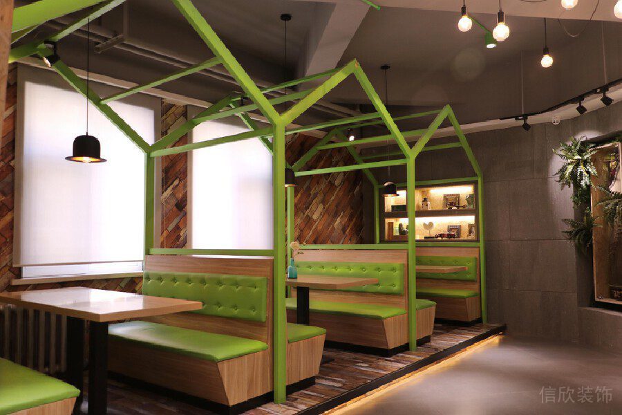 皮革木質沙發(fā)面對面洽談室工業(yè)風辦公室