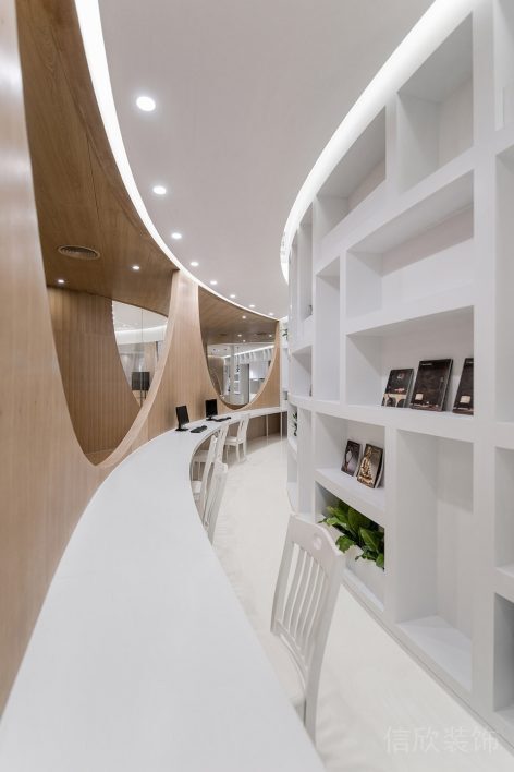 弧形簡約風(fēng)裝修設(shè)計(jì)辦公室會議洽談室