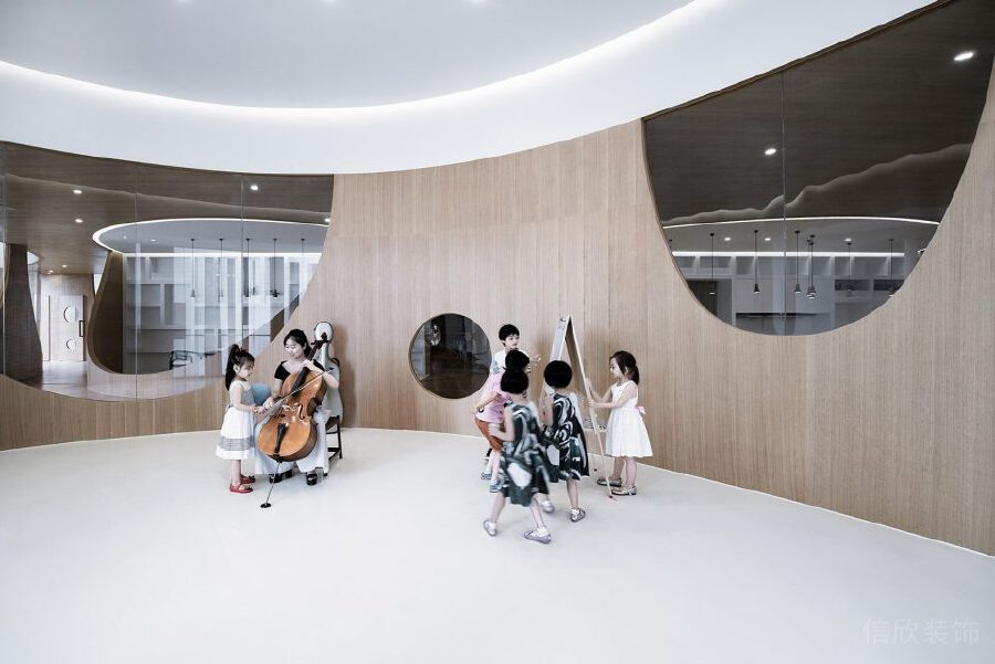 圓形玻璃隔斷多功能教室設(shè)計(jì)圖