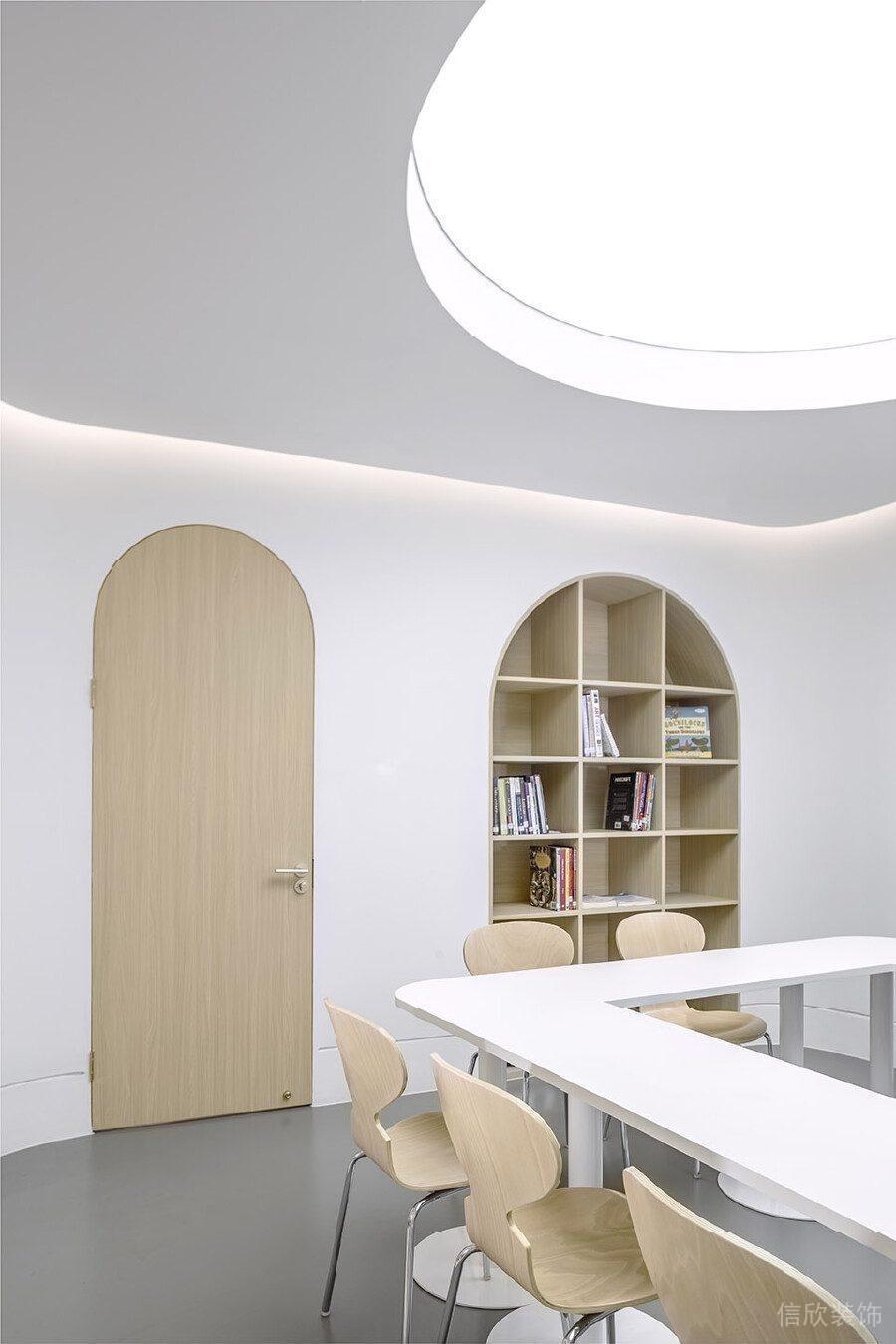弧形創(chuàng)意木質(zhì)墻柜會議室教室設(shè)計(jì)