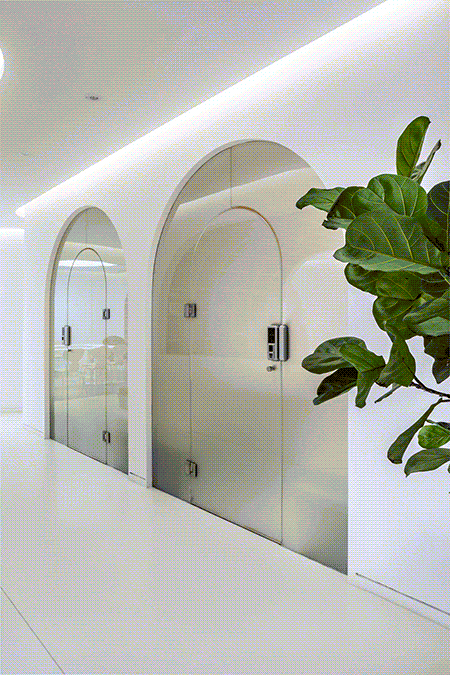 漸變玻璃自習(xí)室機(jī)構(gòu)走廊裝修效果圖