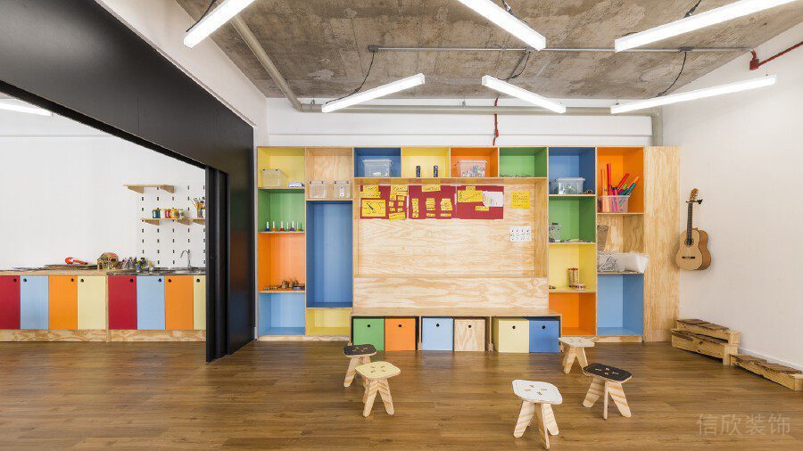 多功能收納柜木飾面裝修設計黑色鏤空墻體隔斷機構(gòu)