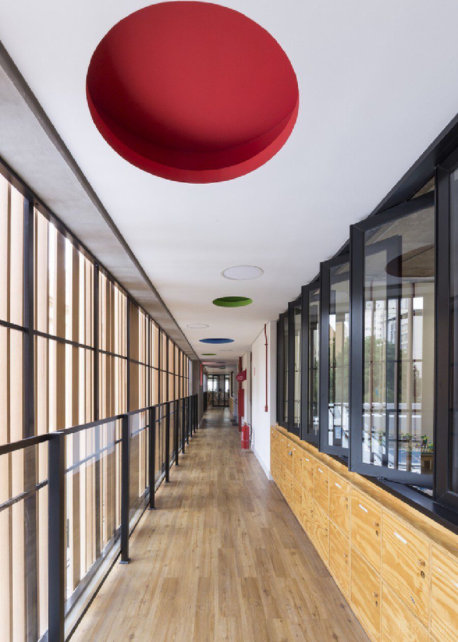 內(nèi)嵌式天花紅色圓形設(shè)計(jì)直線木飾設(shè)計(jì)玻璃隔斷機(jī)構(gòu)裝修