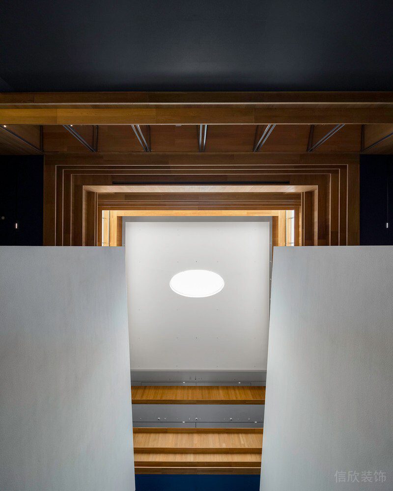 演講廳機構裝修設計原木風