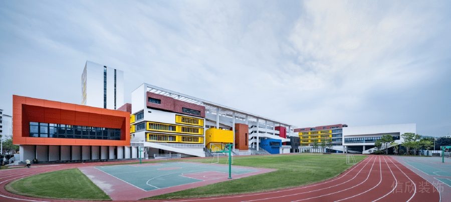 學(xué)校紅色操場(chǎng)橡膠跑道