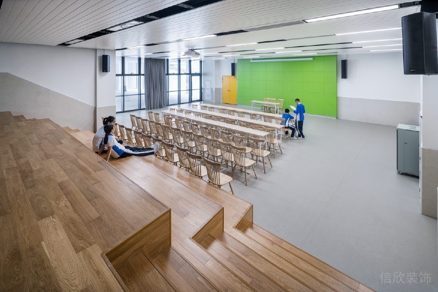 原木風階梯教室裝修設(shè)計