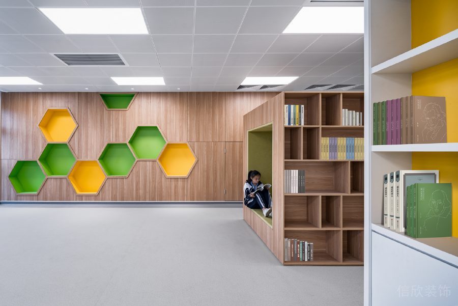閱讀室圖書館木質(zhì)簡約設計墻體內(nèi)嵌儲物柜效果圖