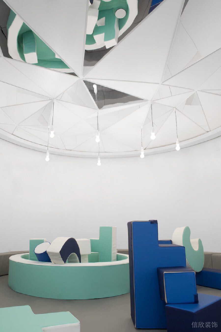 天花吊頂幾何線條形狀?yuàn)蕵?lè)區(qū)域裝修