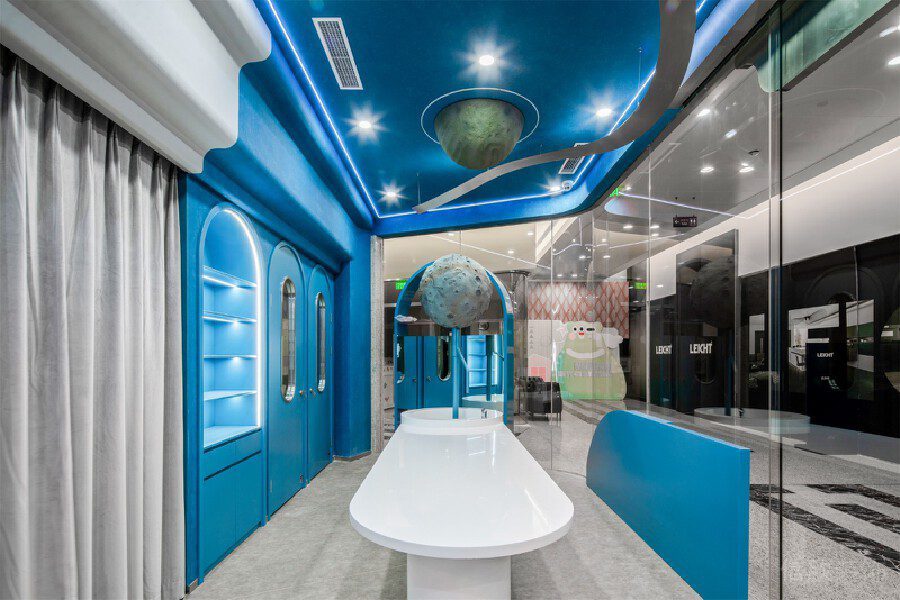 驗光室藍色直線式產品展示區(qū)域裝修效果圖