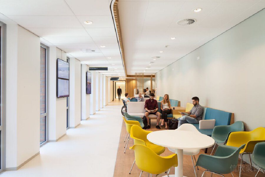 多人會(huì)客區(qū)過道木制走廊辦公室設(shè)計(jì)