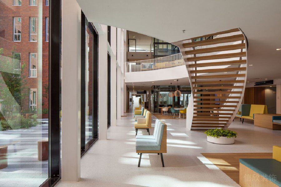 鏤空胡桃木階梯閱讀圖書館機(jī)構(gòu)設(shè)計(jì)