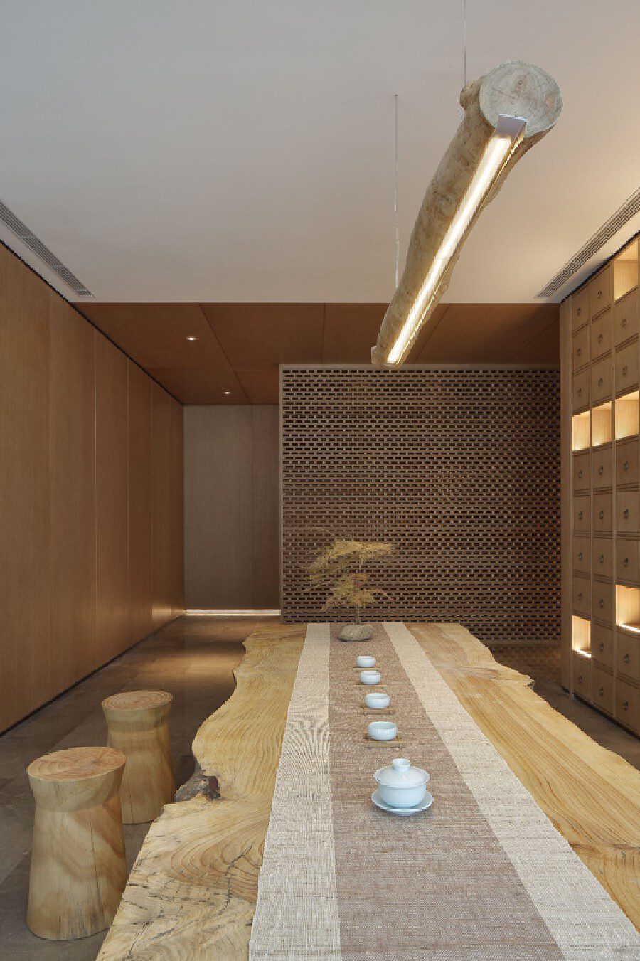 原木風木質(zhì)直線式休息區(qū)燈飾效果圖