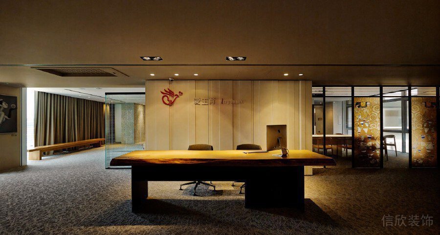 木質現(xiàn)代辦公室裝修設計灰色地毯設計效果