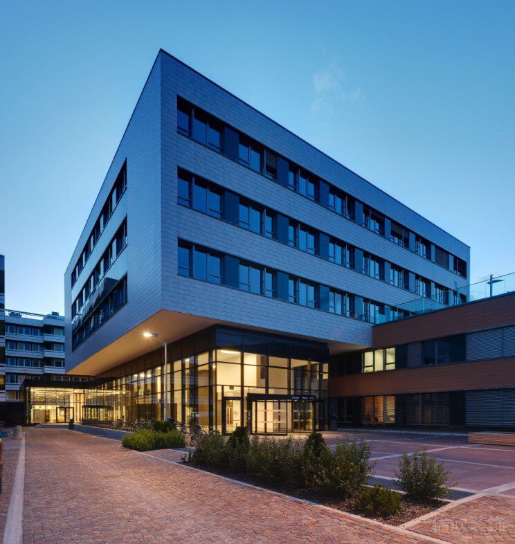 現(xiàn)代辦公樓裝修設計極簡風