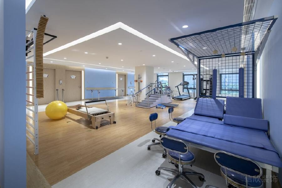 藍色開放式休息區(qū)月子中心康復復建器械區(qū)