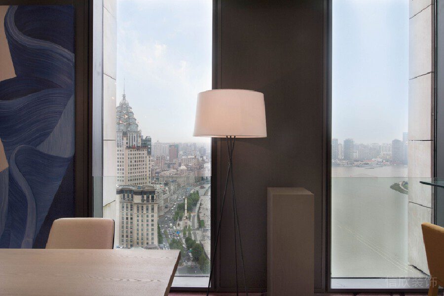 辦公室裝修設(shè)計(jì)臺(tái)燈效果